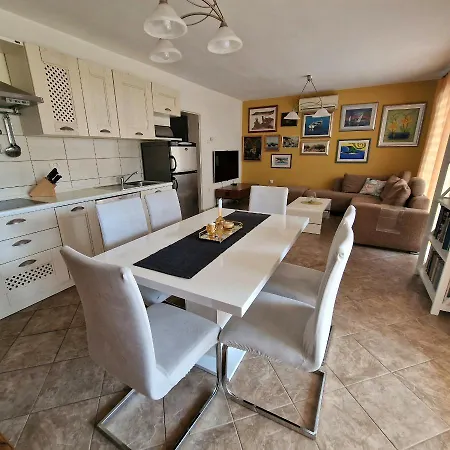 Apartament Milos *