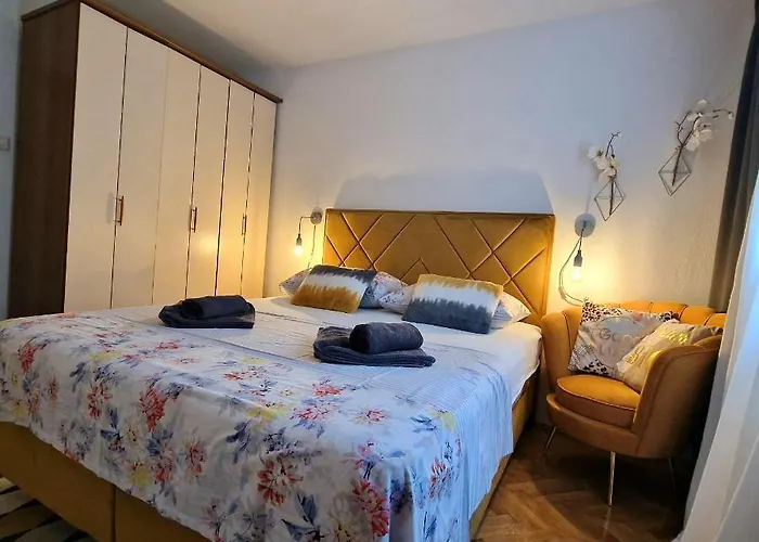 Milos * 马卡尔斯卡